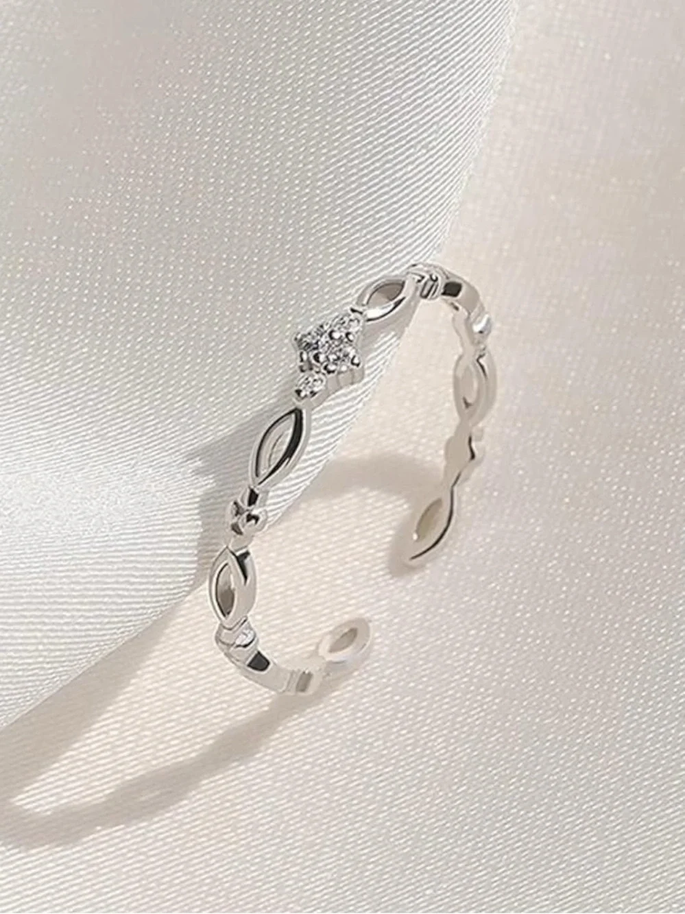 925 Sterling Silver Open Band Ring with Clear Accents